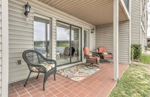 Rockwell Condo | Enjoy this 2BR/2BA condo on Lake Hamilton’s main channel. Minutes from downtown!