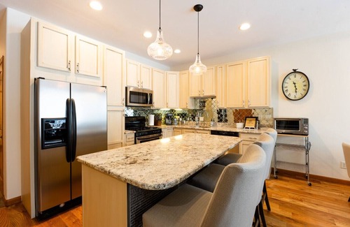 Eagle-Vail Villa | Enjoy this Spacious Pet Friendly Townhome Minutes from Vail & Beaver Creek