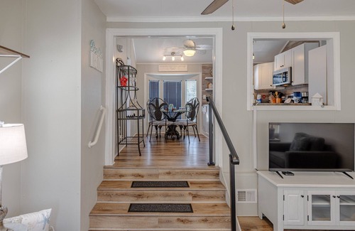 Upper Grand Lagoon House | Enjoy your quiet vacation at Butler's Beach Retreat!