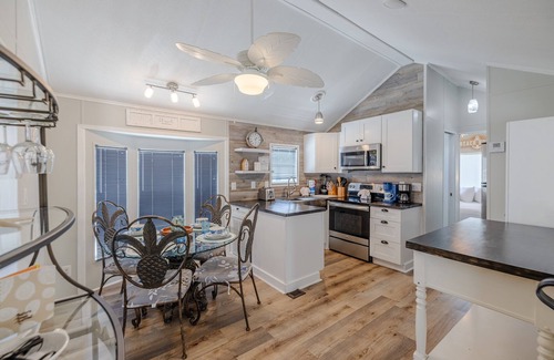 Upper Grand Lagoon House | Enjoy your quiet vacation at Butler's Beach Retreat!