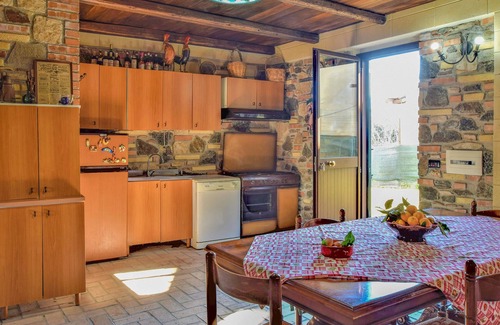 Palmi House | Enjoy your vacation in this beautiful vacation home.