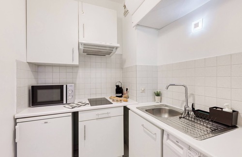 Charenton-le-Pont Apartment | Enjoyable apartment with Parking and WiFi in Charenton-le-Pont