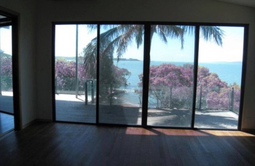 Brisbane Waterfront House | Enjoyable house with AC in Russell Island - 3 bedrooms, access to the water.