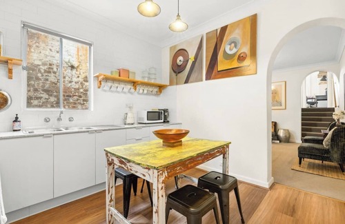 Enmore Apartment | Enmore Lane A Central Eclectic Artist Escape