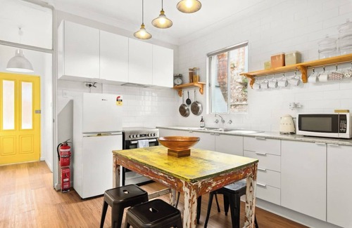 Enmore Apartment | Enmore Lane A Central Eclectic Artist Escape