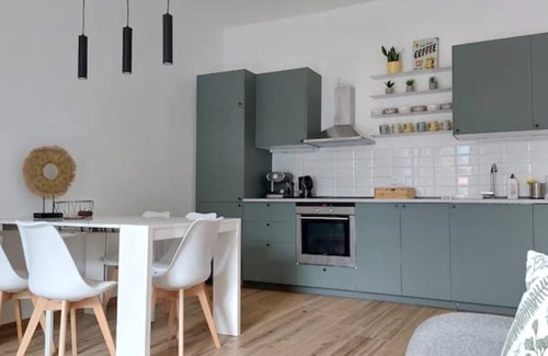 Lovere Apartment | Enrica apartment, elegant, near the lake historic center free parking