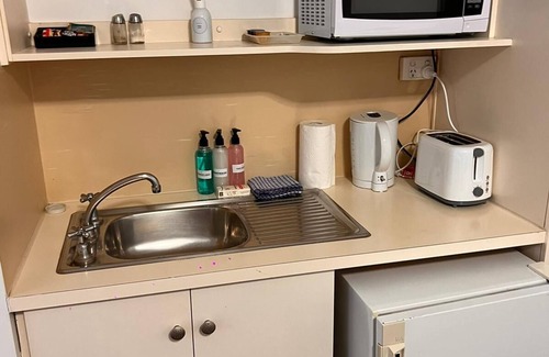 Adelaide Apartment | ensuite city unit gouger st106