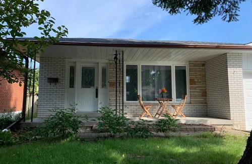 Agincourt House | Ensuite master bedroom near Agincourt Go