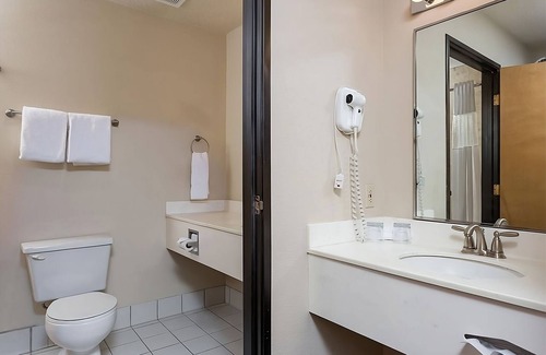 Newport Hotel | Ensuring a Very Comfortable & Memorable Stay! Pets Are Welcome, Free Parking!