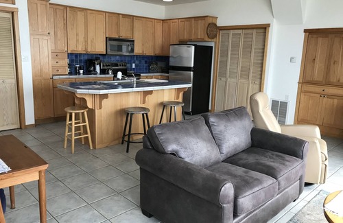 Westhaven-Moonstone House | Enter the "Garage House" and step into sublime ocean front living.