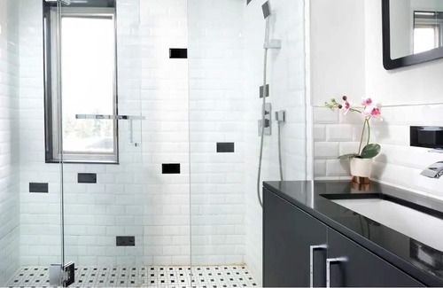 West Queen West Apartment | Entertainer's Dream/ Downtown monyxbnb.com