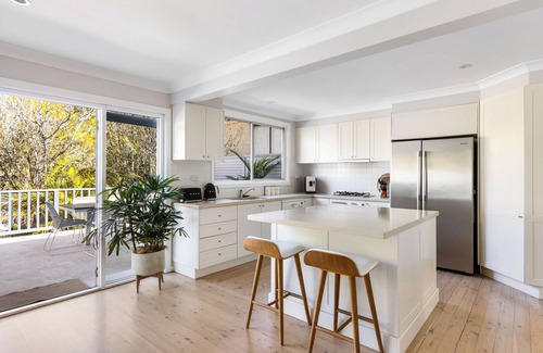 Seaforth House | Entertainers delight 3 bedroom house with pool and fire pit