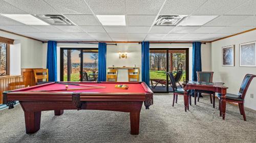 Albrightsville House | Entertainers Home w Deck Game Room Hot Tub Lake View Retreat by AvantStay