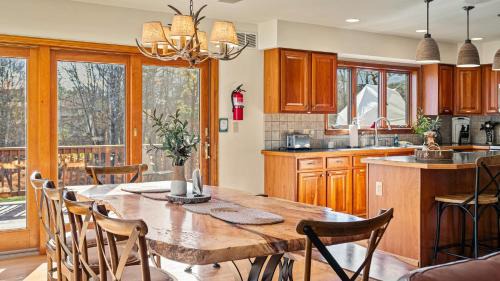 Albrightsville House | Entertainers Home w Deck Game Room Hot Tub Lake View Retreat by AvantStay