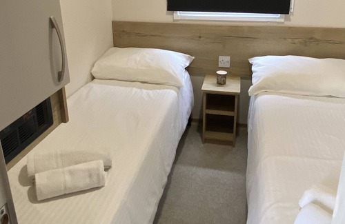 St Leonards-On-Sea House | Entertainment & activities on site, walking distance to the beach!