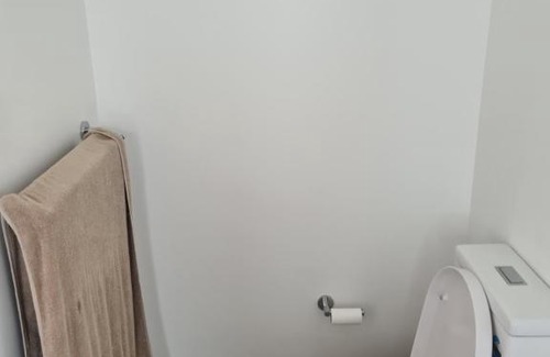 Bardia House | Entire 1 bed unit w onsuite, wifi, TV, Car park