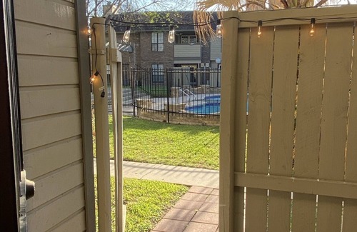 Bonanza Condo | Entire 2 bed 3 bath condo in Central Laredo