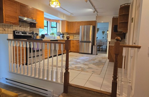 Edgemont House | Entire 3br luxury house with 2 King & 2 TwinXL beds with Private Japanese garden