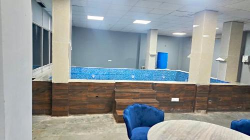 Gurugram Apartment | entire 4bhk flat wid swimming pool on NH8 Rajiv chowk gurgaon