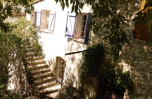 Fontaine-de-Vaucluse House | Entire apartment, 5 beds, shaded terrace