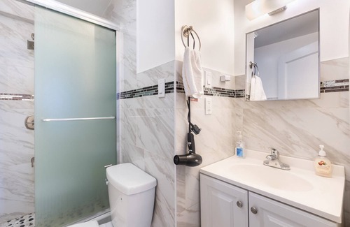 Crown Heights House | Entire Apartment (5 Rooms and 5 Private Bathrooms)