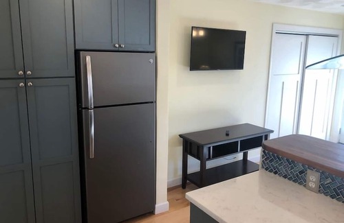 Springfield Apartment | Entire apartment close to downtown - 2 Queen beds