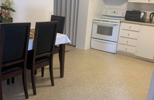 Hull Apartment | Entire apartment, Few minutes from Downtown Gatineau/Ottawa Parliament. n