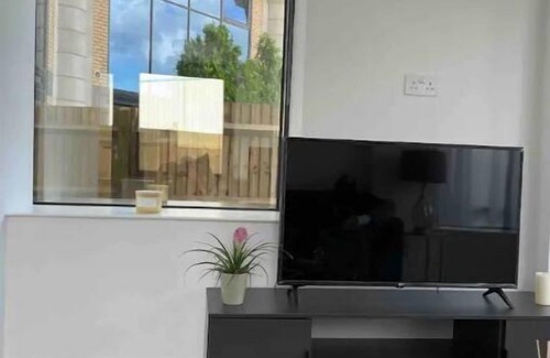 Syon Apartment | Entire Apartment in Brentford, west London.