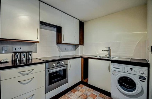 Bray on Thames Apartment | Entire Apartment Sleeps 4 Near the River Thames