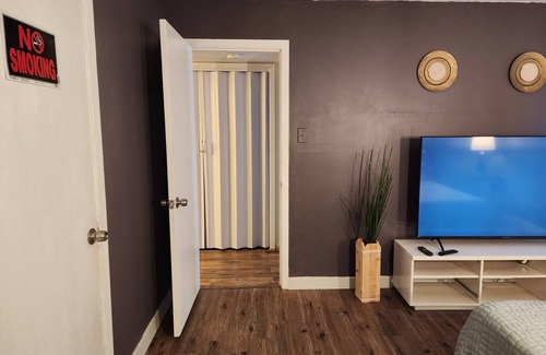 Ellendale Apartment | Entire Apartment with smart lock. Flex entry