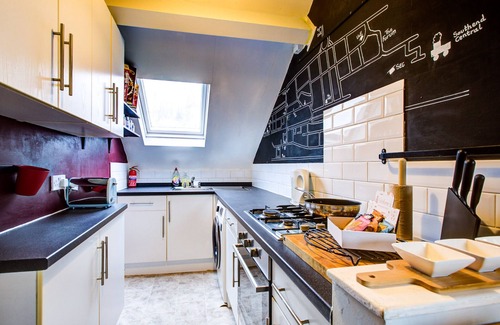 Westcliff-on-Sea Apartment | Entire Artistic Open-Plan Top Floor Apartment