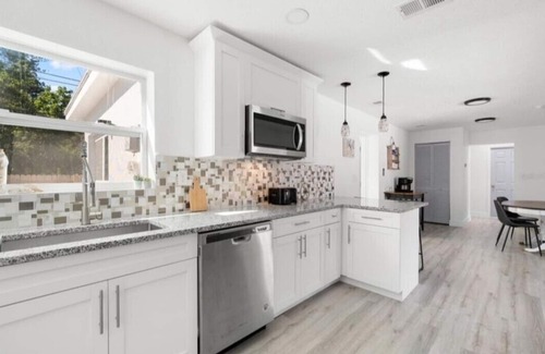 Bayview House | Entire, Beautiful Home In Gulfport/St Pete. 4 King Bedrooms with 3 Bathrooms