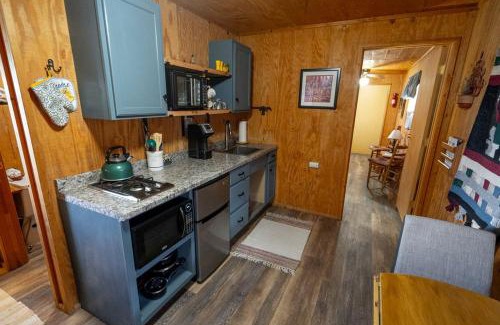 Eldorado House | Entire Cabin Retreat in Texas Hill Country, Perfect for Intimate Glamping Weekend Getaways in Eldorado