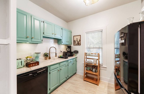 Government Hill House | Entire Cozy Cottage by Downtown, Pearl District and Airport