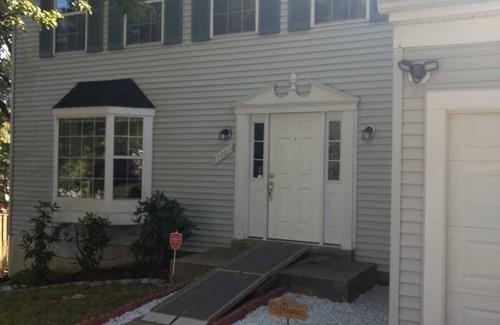 Clinton House | Entire Cozy House close to MGM, DC, Virginia