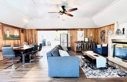 Fort Erie Cottage | Entire Cozy house cottage with view of the Niagara River.