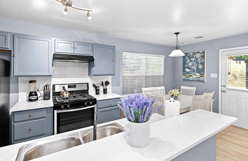 Franklin Park House | Entire Duplex - 10 Min From Downtown - Sleeps 20