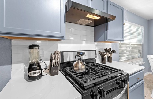 Franklin Park House | Entire Duplex - 10 Min From Downtown - Sleeps 20