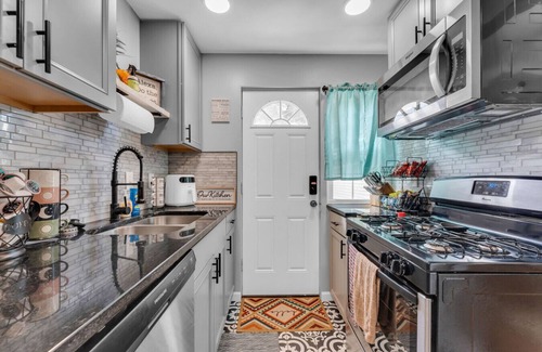 Brooklyn Apartment | Entire Duplex|Great For Large Group|Spacious and Updated Design