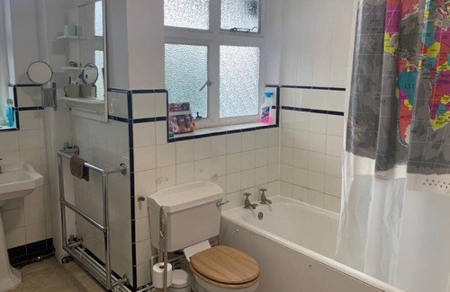 Twickenham Riverside Apartment | Entire flat/quiet/near Heathrow Airport/3mins walk to Thames/Victorian/fireplace