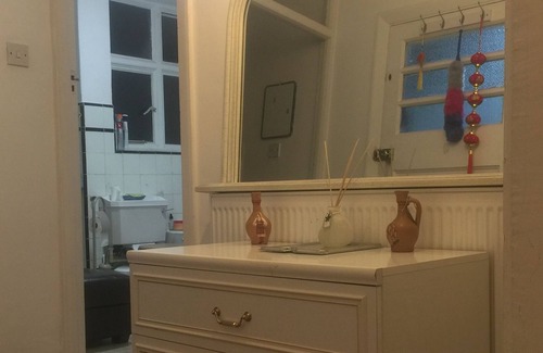 Twickenham Riverside Apartment | Entire flat/quiet/near Heathrow Airport/3mins walk to Thames/Victorian/fireplace