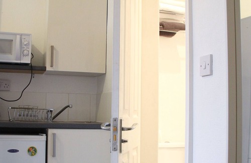Copers Cope Apartment | Entire fresh & modern London studio 6