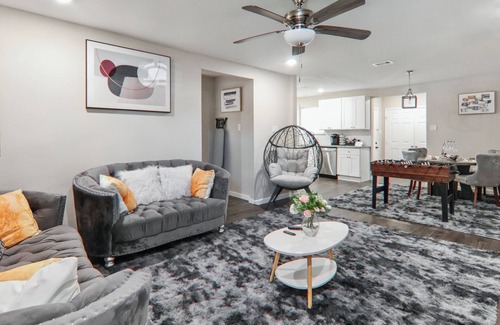 Foster Place House | Entire Home by Downtown, NRG, Med Center, Hobby Airport