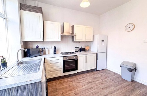 Ashton-under-Lyne Apartment | Entire Home | WiFi | Free Parking | Great Location