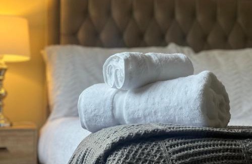 Manchester Apartment | Entire Home in Middleton, Manchester