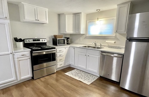Kennett House | Entire Home/ Newly Renovated/ Convenient Location!