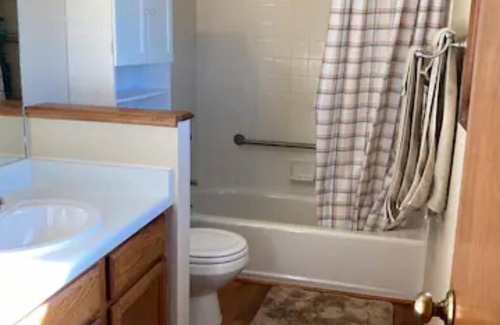 Palisade House | Entire home on Peach Orchard, just steps off the famous Wine Loop