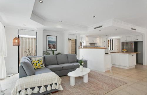 Sorrento House | Entire Home Steps to Sorrento Beach