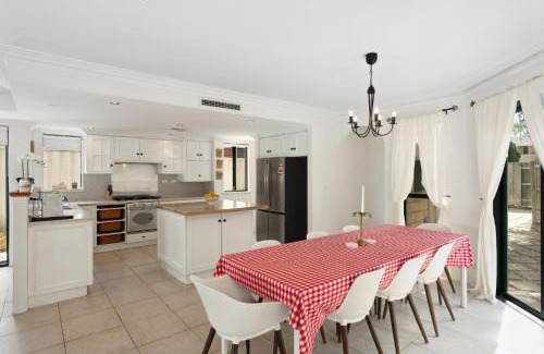 Sorrento House | Entire Home Steps to Sorrento Beach
