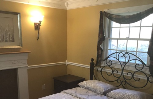 Fort Edward House | Entire Home with Inlaw near Saratoga/Lake George with Huge Inground Pool